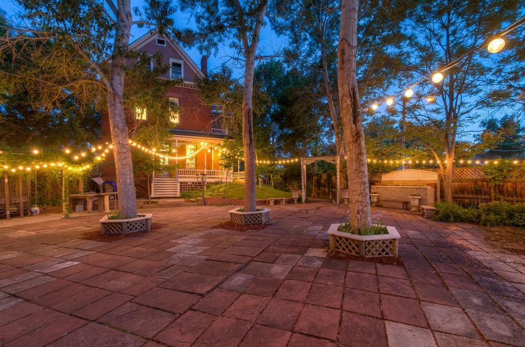 Lumber Baron Inn And Gardens Denver Exterior photo